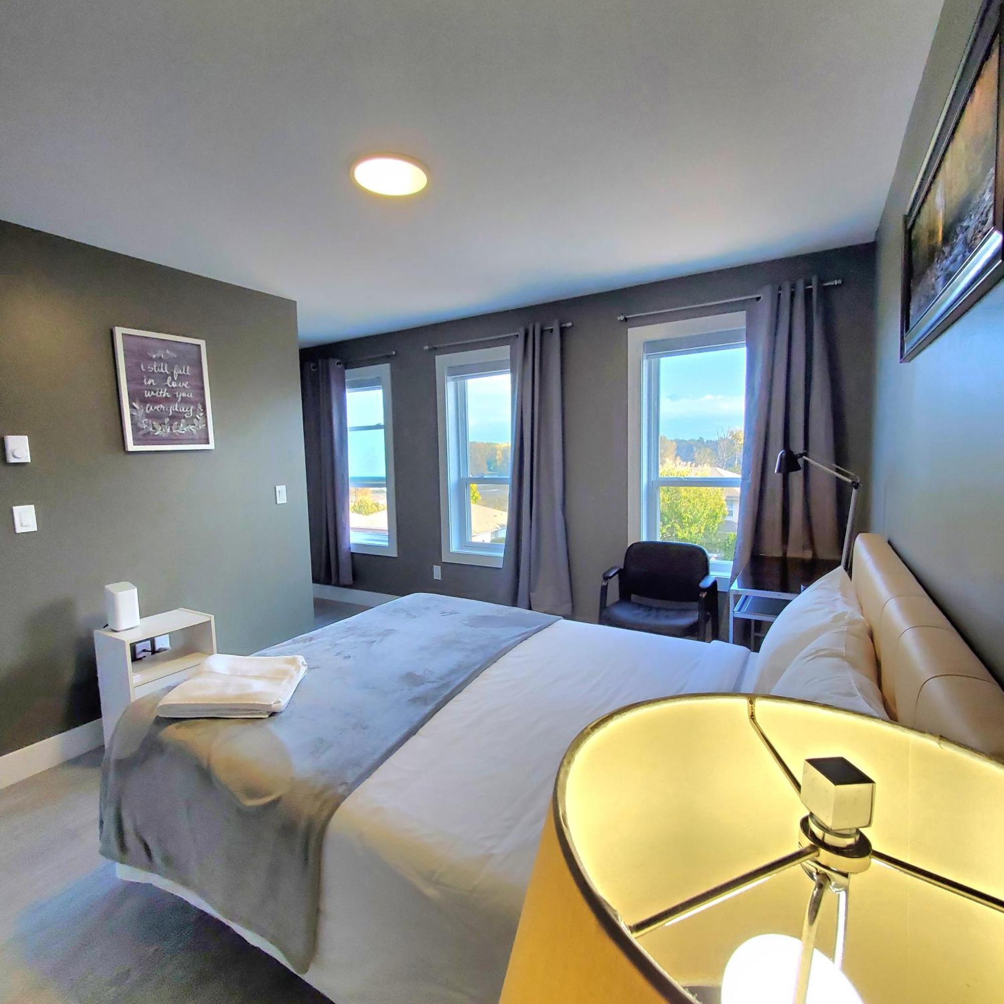 Mountain Retreat 3 Bedroom Garden House Near Heritage Park, Coliseum , Hwy 1, Fishing, Cultus Lake Chilliwack Pokój zdjęcie