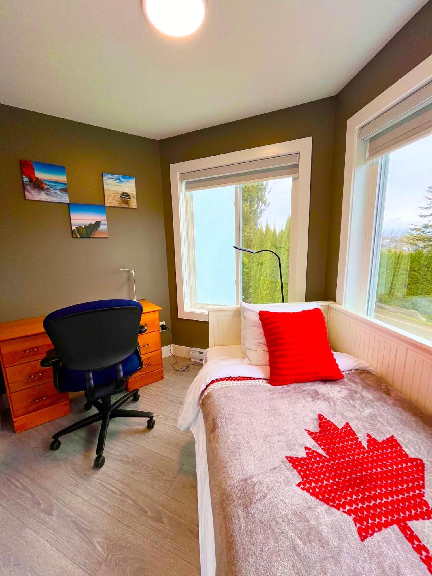 Mountain Retreat 3 Bedroom Garden House Near Heritage Park, Coliseum , Hwy 1, Fishing, Cultus Lake Chilliwack Zewnętrze zdjęcie
