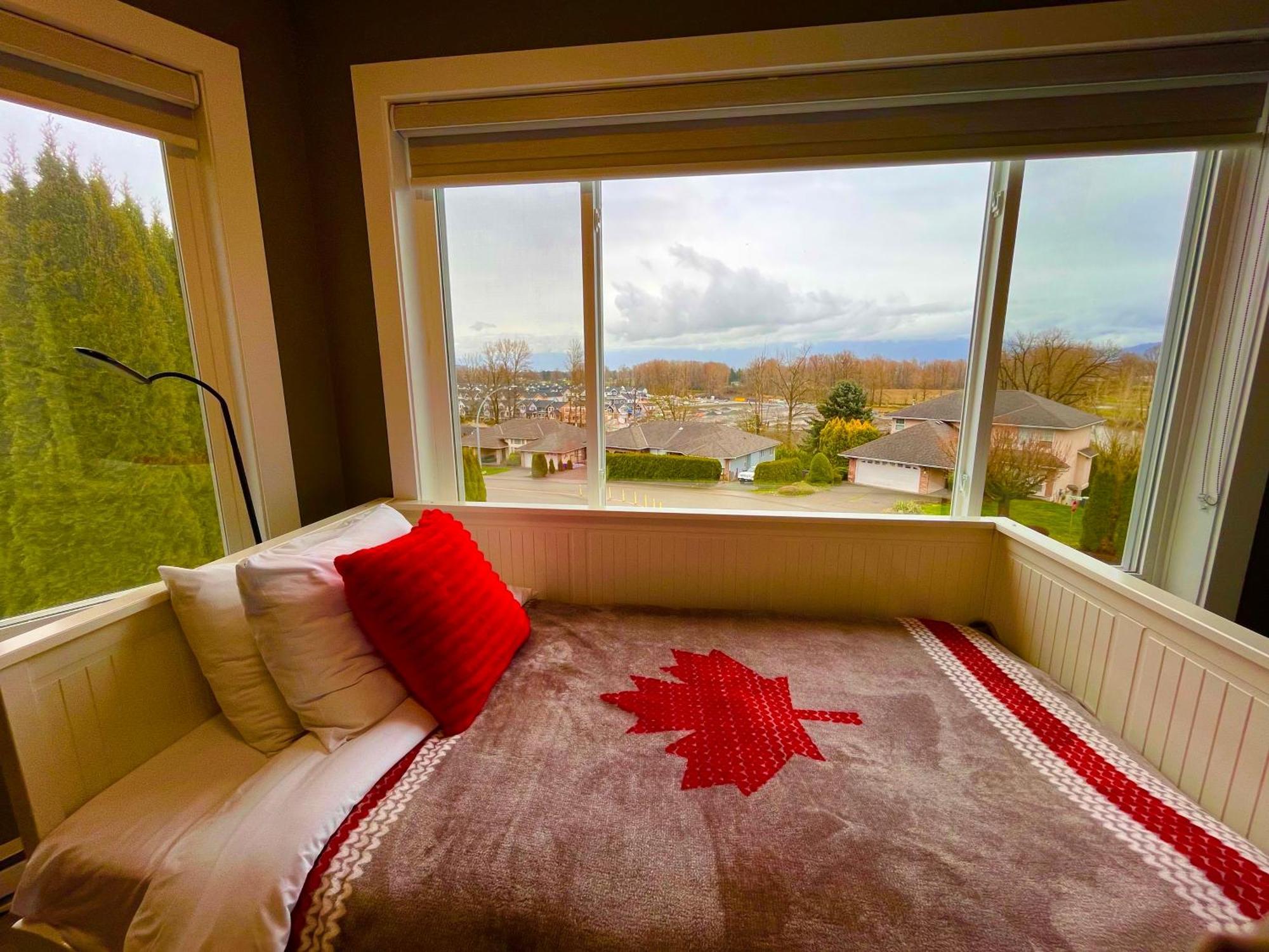 Mountain Retreat 3 Bedroom Garden House Near Heritage Park, Coliseum , Hwy 1, Fishing, Cultus Lake Chilliwack Zewnętrze zdjęcie